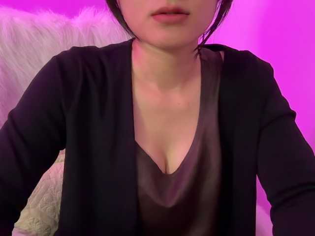 Julia-Zhen webcam bongacams model stream image