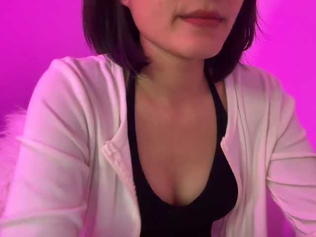 Julia-Zhen live cam on BongaCams