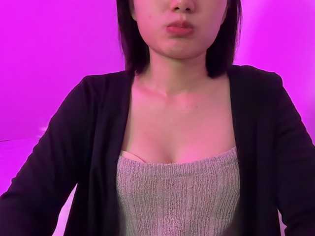 Julia-Zhen live cam on BongaCams