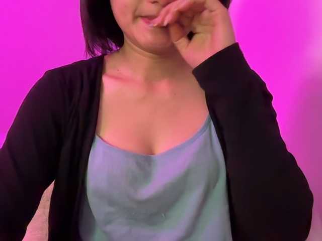Julia-Zhen live cam on BongaCams