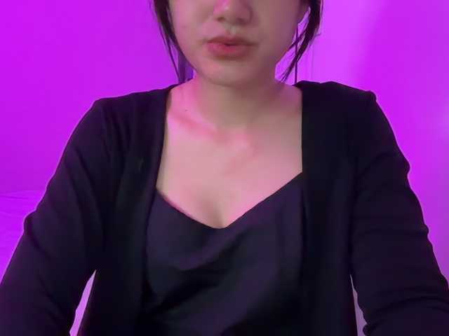 Julia-Zhen Live Cam on BongaCams