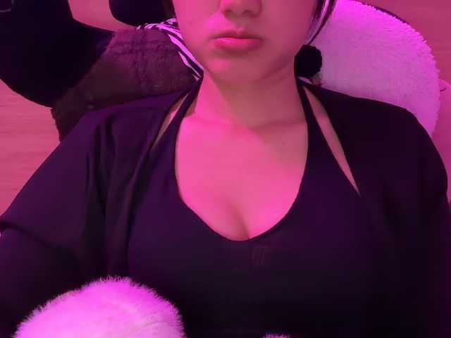 Julia-Zhen live cam on BongaCams