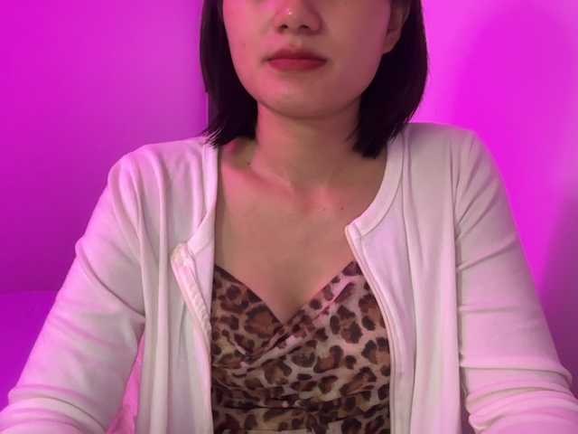 Julia-Zhen live cam