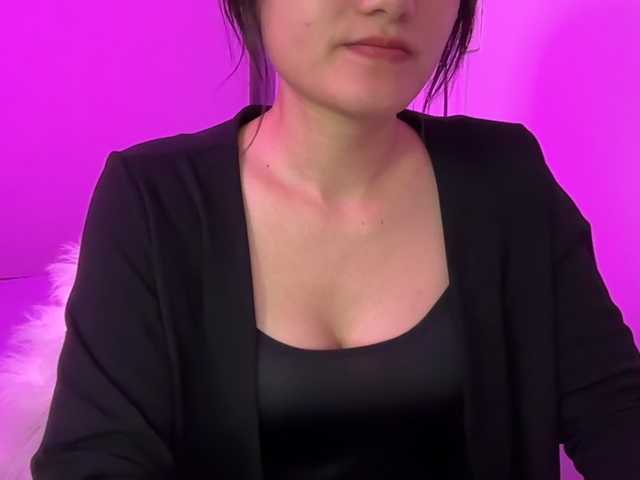 Julia-Zhen live cam on BongaCams
