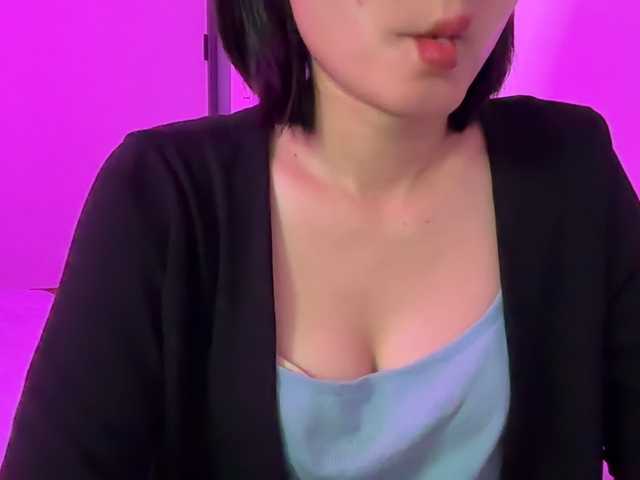 Julia-Zhen live cam on BongaCams