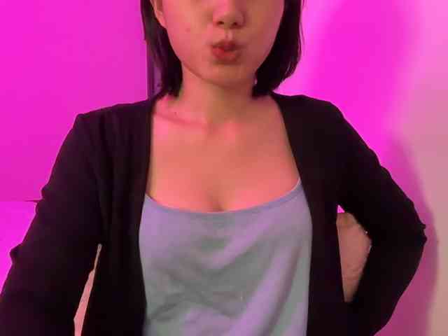 Julia-Zhen Live Webcam on BongaCams