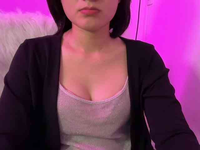 Julia-Zhen Live Webcam on BongaCams
