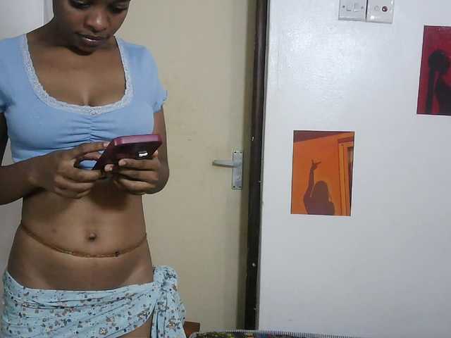 Charish live cam on BongaCams