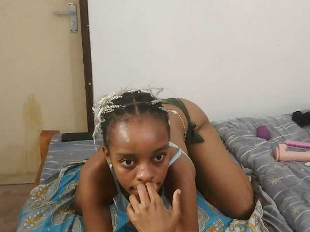 Charish live cam on BongaCams