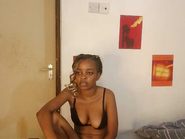 Charish live cam on BongaCams