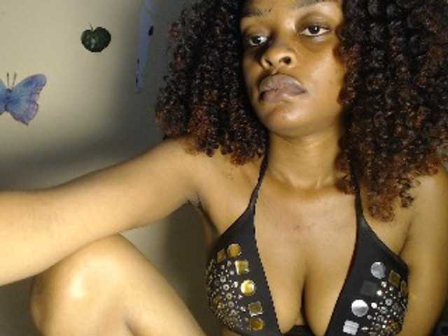 Charish live cam on BongaCams