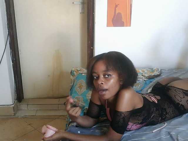 Charish live cam on BongaCams