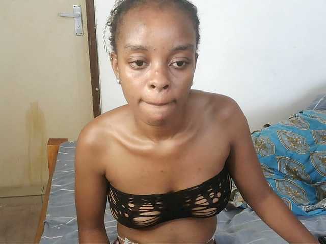 Charish live cam on BongaCams