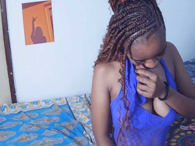 Charish live cam on BongaCams