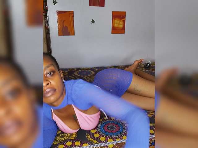 Charish live cam on BongaCams