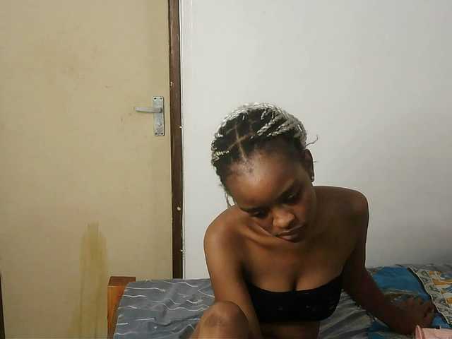 Charish live cam on BongaCams