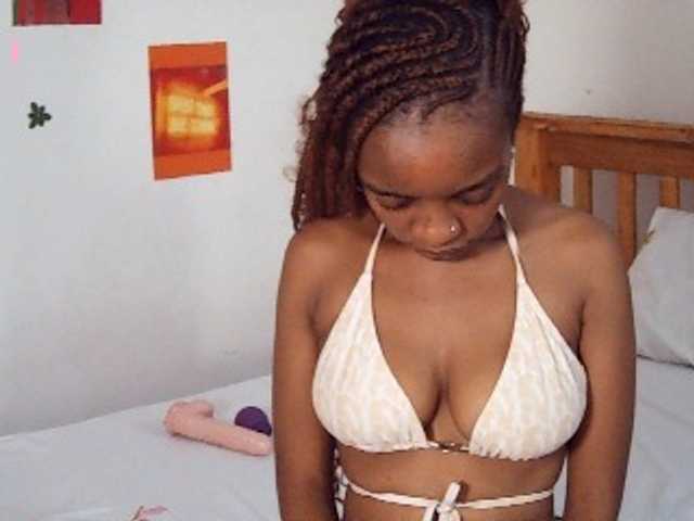 Charish live cam on BongaCams