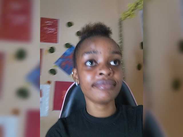 Charish live cam on BongaCams