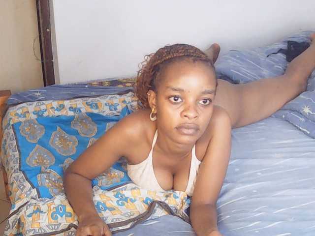 Charish live cam on BongaCams