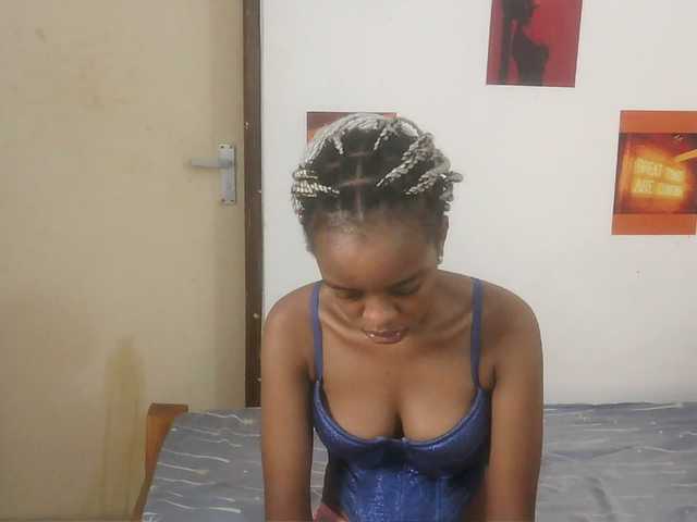 Charish live cam on BongaCams