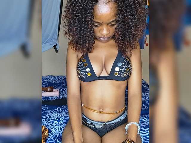Charish live cam on BongaCams