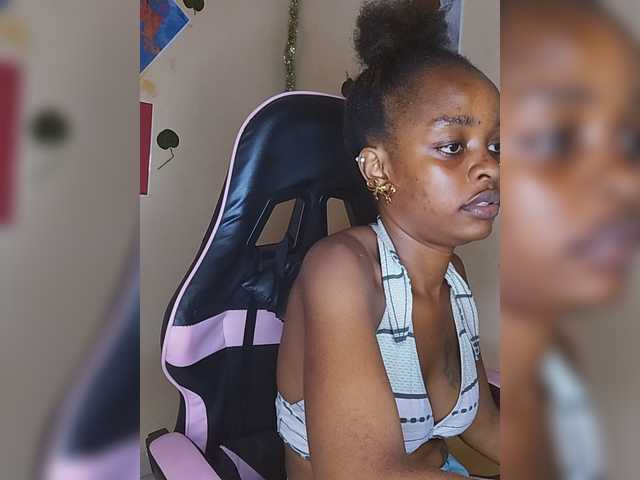 Charish live cam on BongaCams