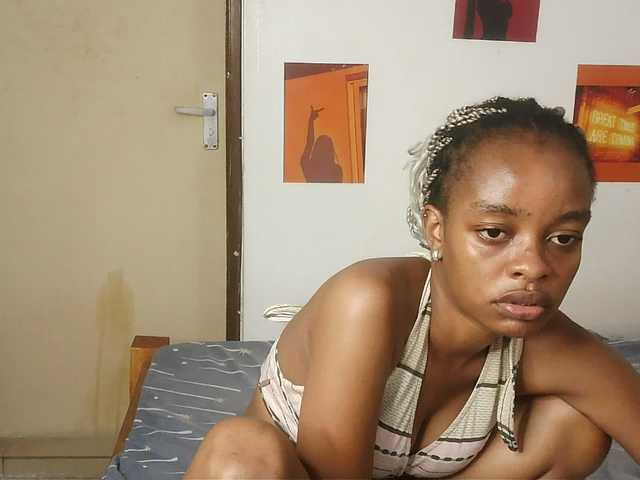Charish live cam on BongaCams