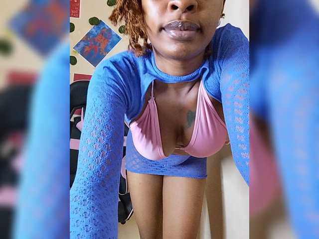 Charish live cam on BongaCams