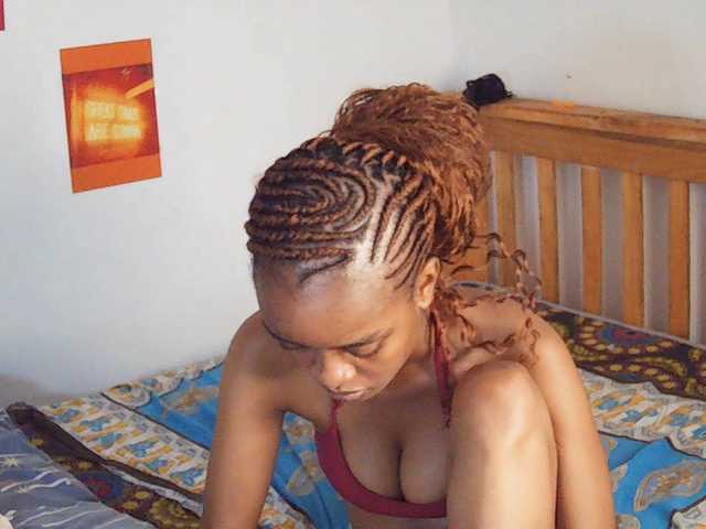 Charish live cam on BongaCams