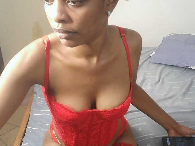 Charish live cam on BongaCams