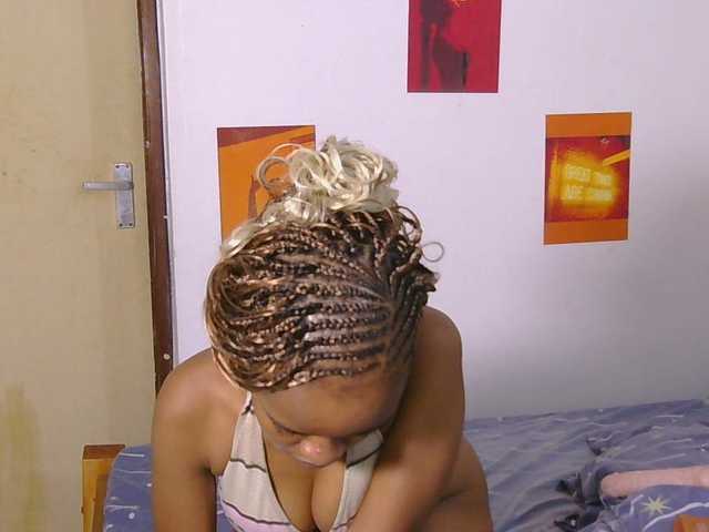Charish live cam on BongaCams