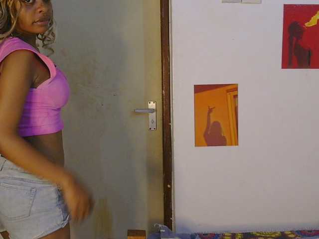 Charish live cam on BongaCams