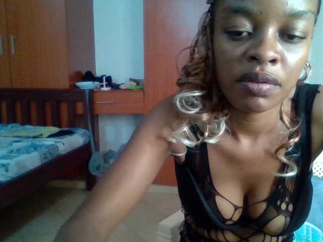 Charish live cam on BongaCams