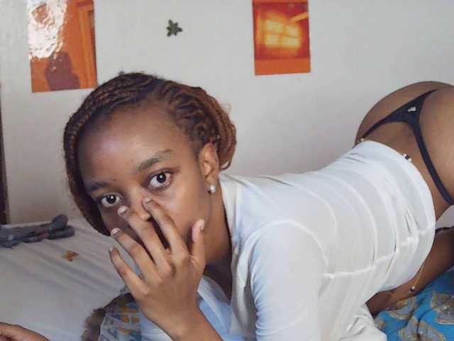 Charish live cam on BongaCams