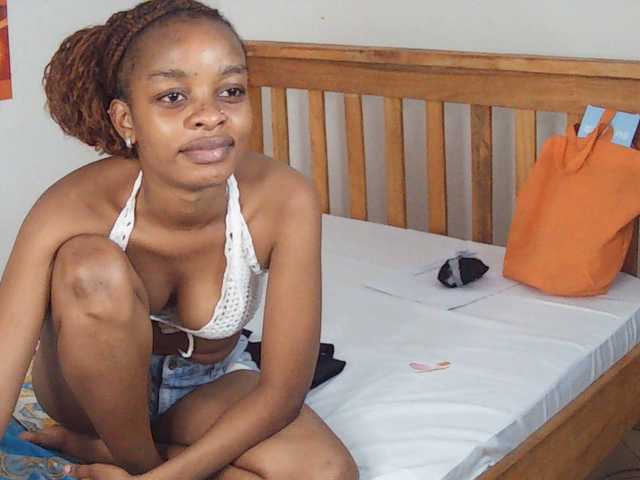 Charish live cam on BongaCams