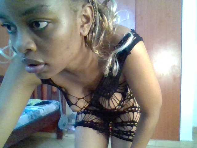 Charish live cam on BongaCams