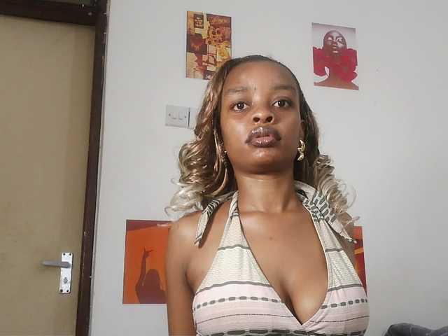 Charish live cam on BongaCams