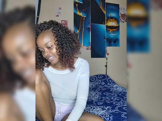 Charish live cam on BongaCams