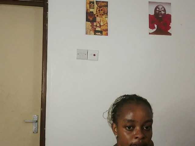 Charish live cam on BongaCams