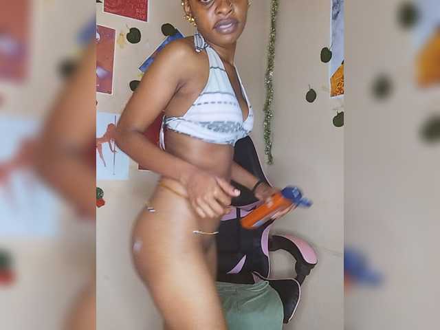 Charish live cam on BongaCams