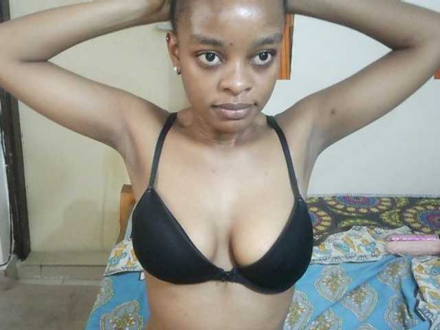 Charish live cam on BongaCams