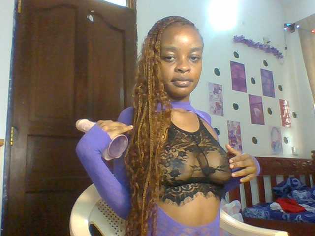 Charish live cam on BongaCams
