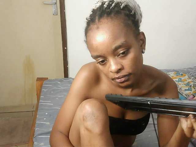 Charish live cam on BongaCams