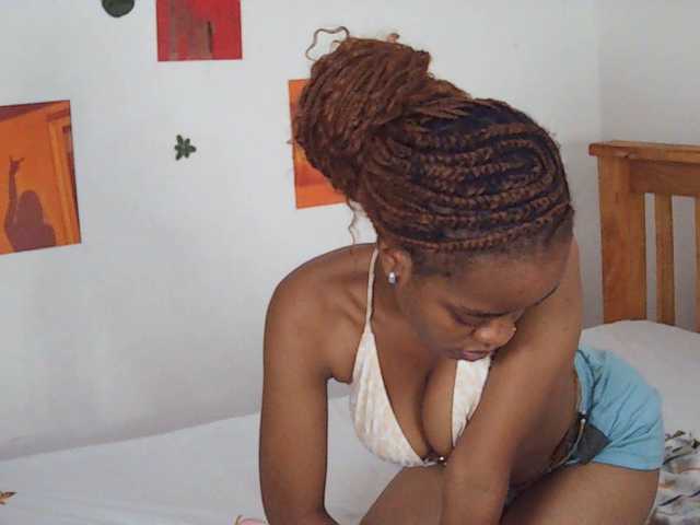 Charish live cam on BongaCams