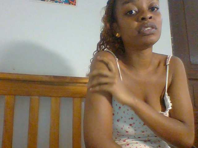 Charish live cam on BongaCams