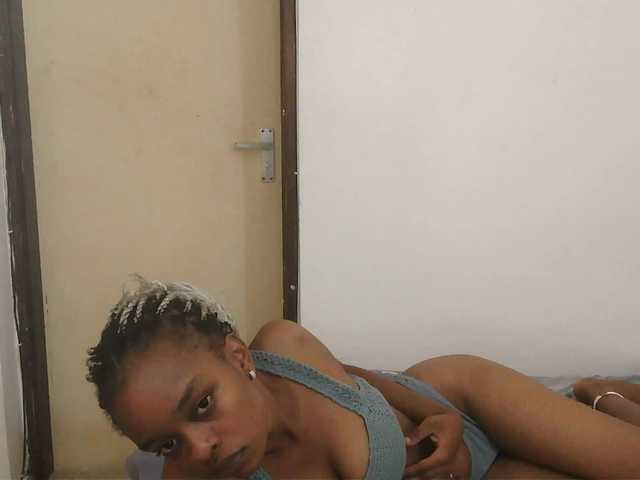 Charish live cam on BongaCams