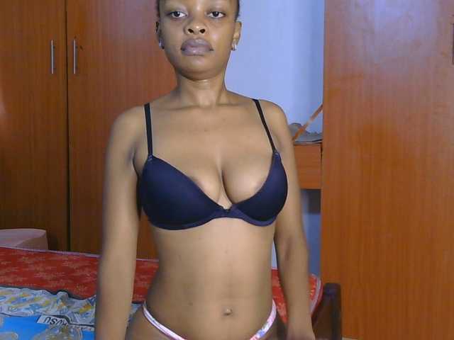 Charish live cam on BongaCams