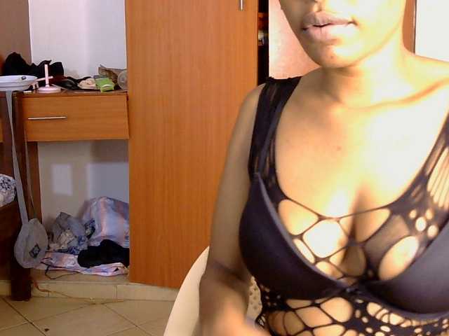 Charish live cam on BongaCams