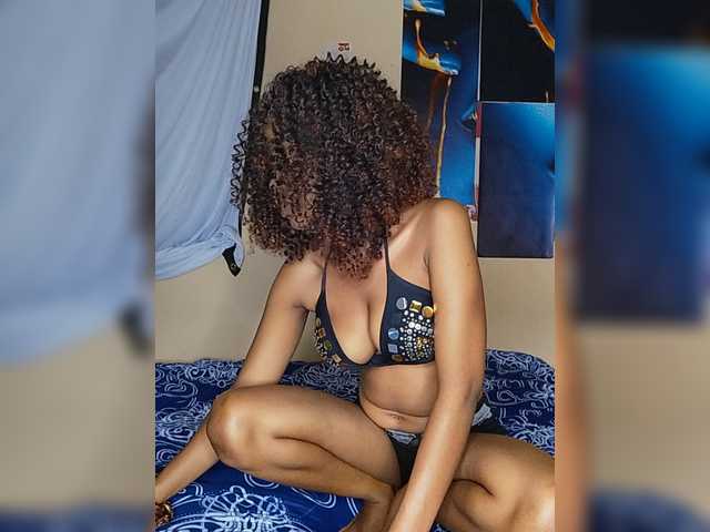 Charish live cam on BongaCams