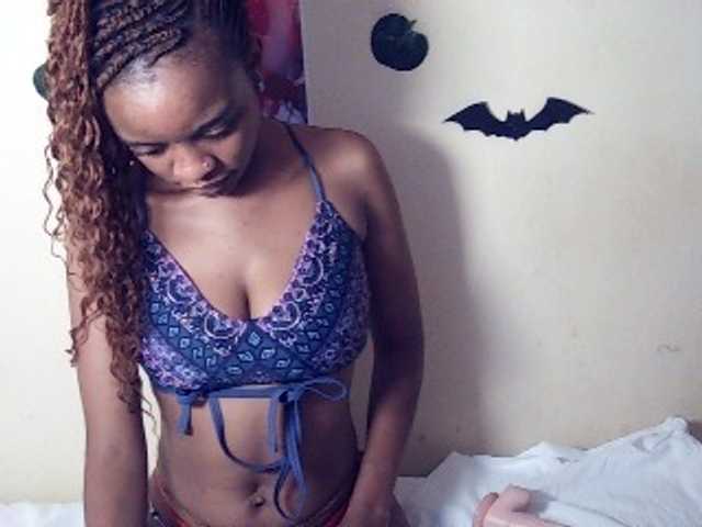 Charish live cam on BongaCams